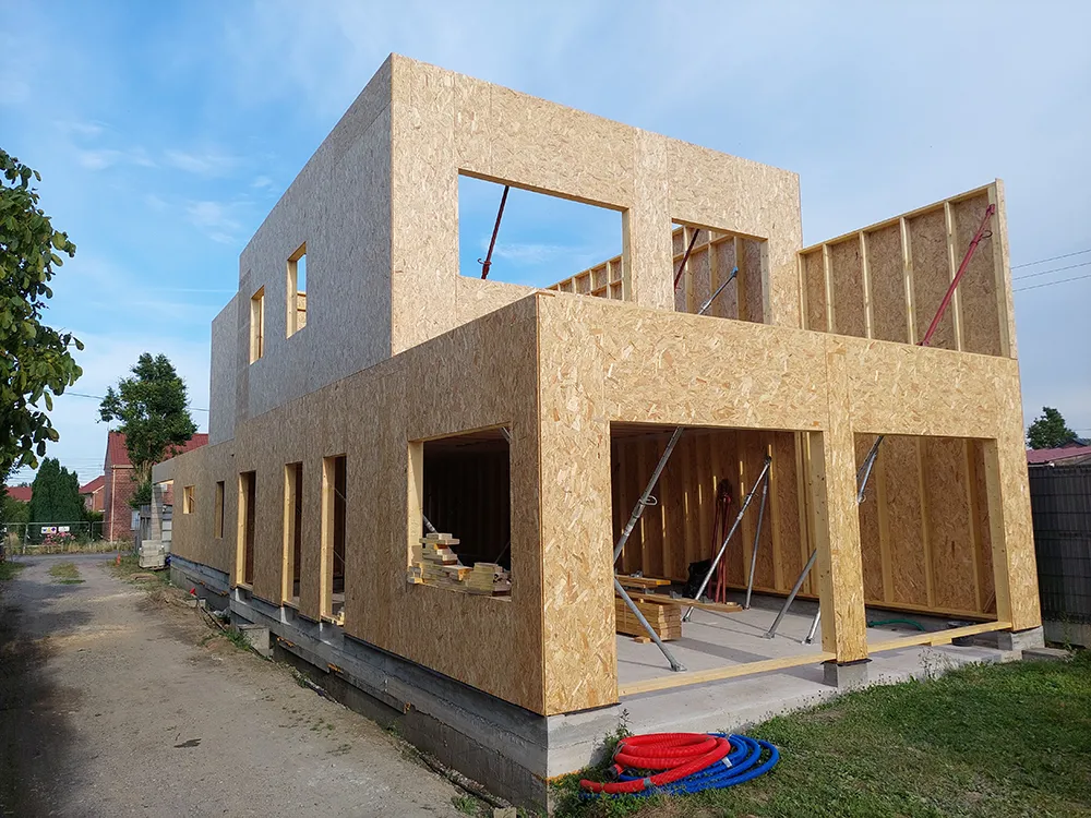 maison individuelle, avec l'isolation en construction