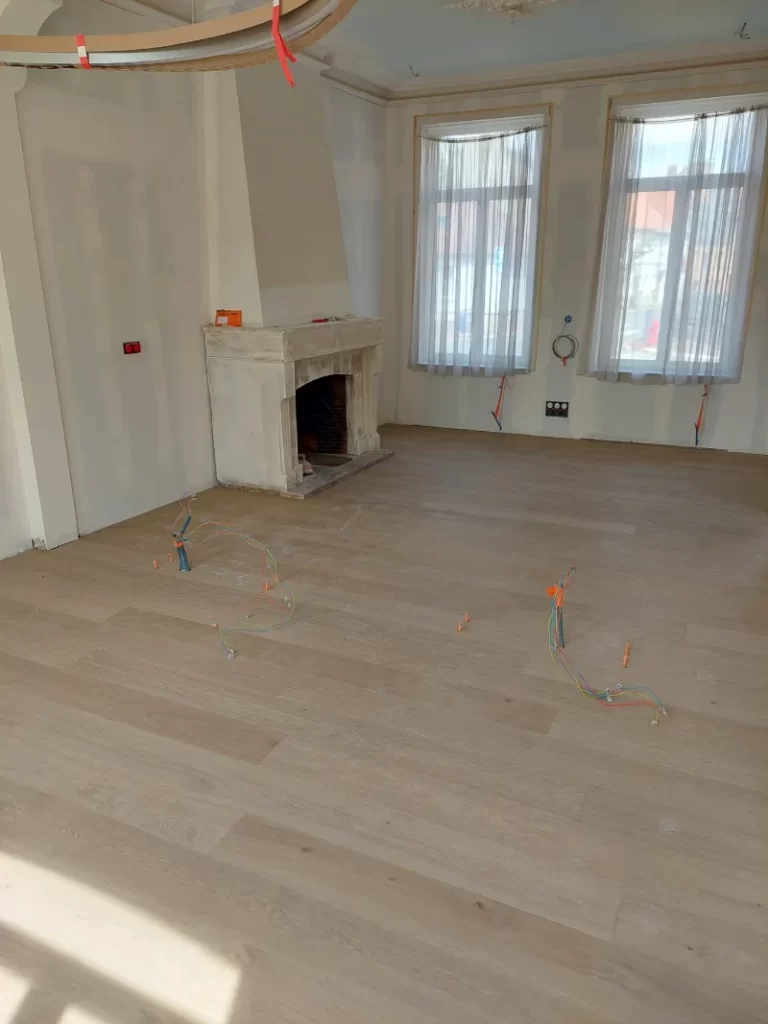 parquet dans une salle à manger