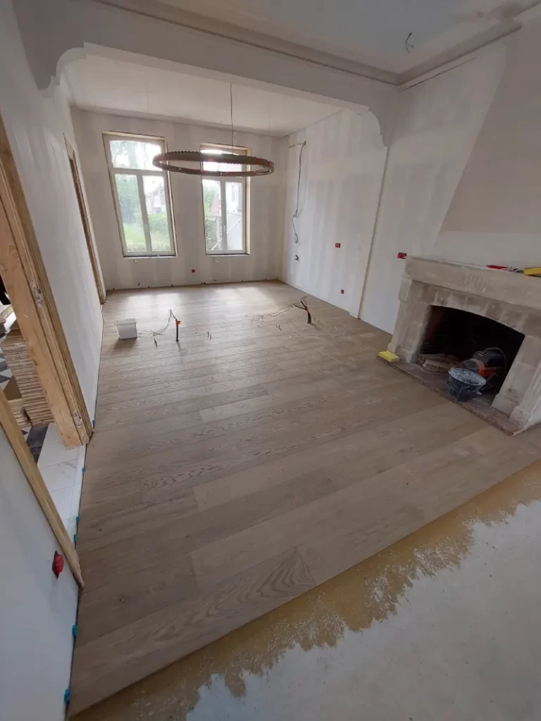 parquet dans une salle à manger